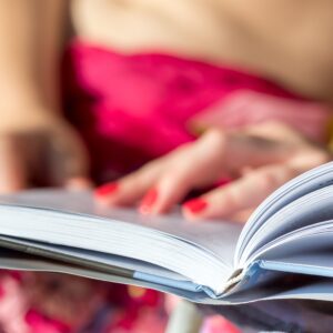 Sähköä sanoissa - aistillisen kirjoittamisen intensiivikurssi